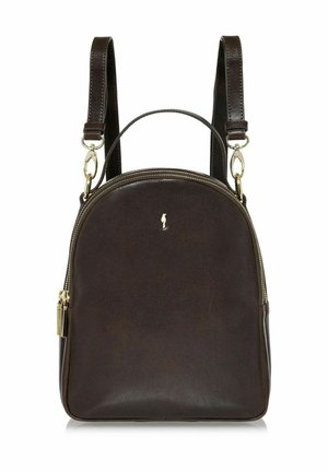 Ciemnobrązowy skórzany plecak z złotym zamkiem i odpinanymi paskami, mała rączka na górze, minimalistyczny design z subtelnym logo.