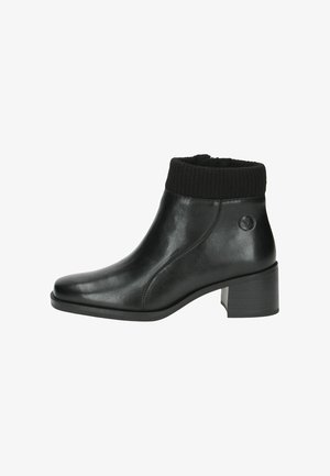 Botín negro de cuero hasta el tobillo con un puño de punto negro acanalado, punta redondeada y tacón apilado. Presenta una superficie lisa y un diseño minimalista.