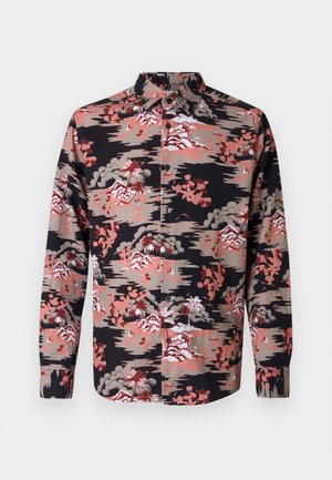 Skjorte med knapper foran og sort bund, prydet med et flerfarvet blomstermønster og landskabsmotiv i rødt, gråt og hvidt; lange ærmer, krave.