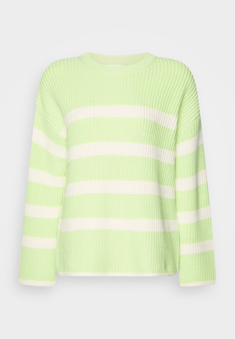 Maglione lavorato a maglia verde chiaro con righe bianche orizzontali, maniche lunghe e scollatura rotonda su uno sfondo semplice.