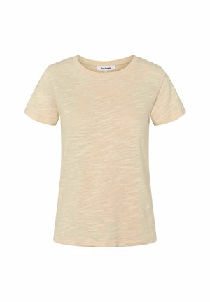 Bež kratka majica z okroglim izrezom in kratkimi rokavi, z nežno teksturo in napisom Soft Rebels znotraj ovratnika.