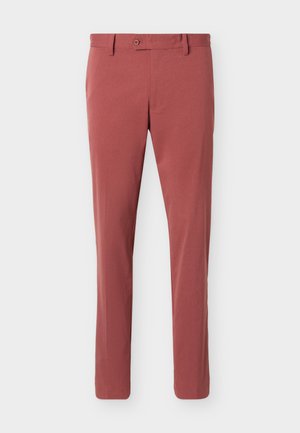 Pantalon habillé pour homme coupe slim de couleur rouille texturée avec passants pour ceinture, bouton à l’avant et fermeture éclair.