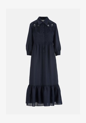 Tengerészkék midi ruha gallérral, begombolható elejű, háromnegyedes ujjakkal, virágos hímzéssel a mellrészen, pliszírozott részletekkel és fodros szegéllyel.