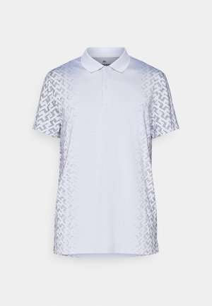 Világoskék pólóing, a bal oldalon textúrált mintával, klasszikus gallérral, rövid ujjakkal és gombos záródással.