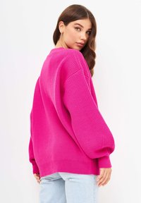 Cesare Gaspari OVERSIZED V-NECK - Kofta - fushia