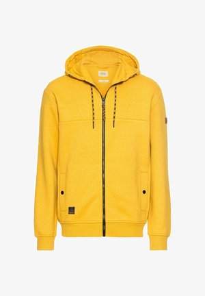 Gul hættetrøje med lynlås, sidelommer, ribbede manchetter og et mærke nederst til venstre. Glat stoftekstur.