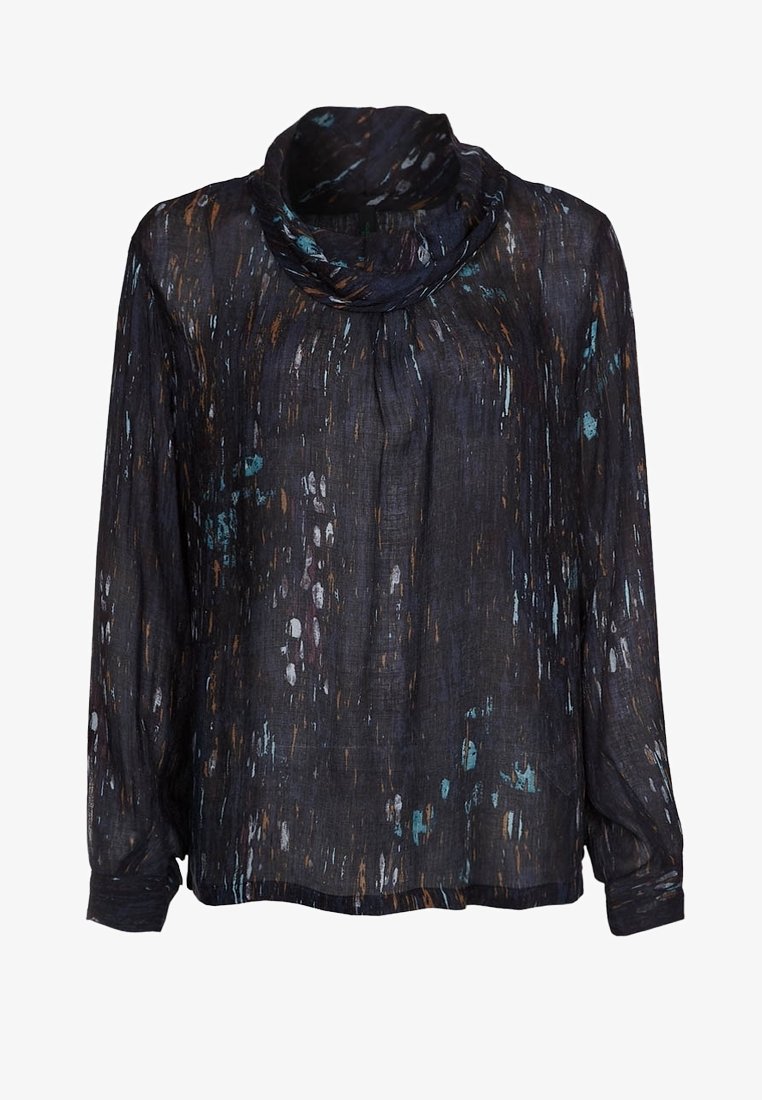 Lange mouw blouse van donkere stof met een subtiel patroon van blauwe en oranje spatten, met een gedrapeerde halslijn en een losse pasvorm.