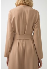 Touché Privé ENVELOPE CREPE - Dnevna obleka - beige