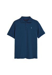 Polo en azul marino, hecho de algodón con una textura suave. Presenta un cuello clásico, tapeta de tres botones y un pequeño logo bordado en el pecho.
