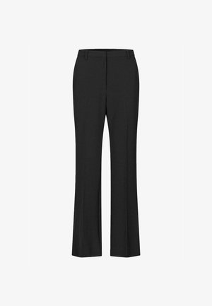 Mustat leveälahkeiset housut, jotka on valmistettu sileästä kankaasta. Housuissa on muotoiltu vyötärö ja etupuolella laskokset. Suora lahjemuoto, joka ulottuu nilkkoihin.