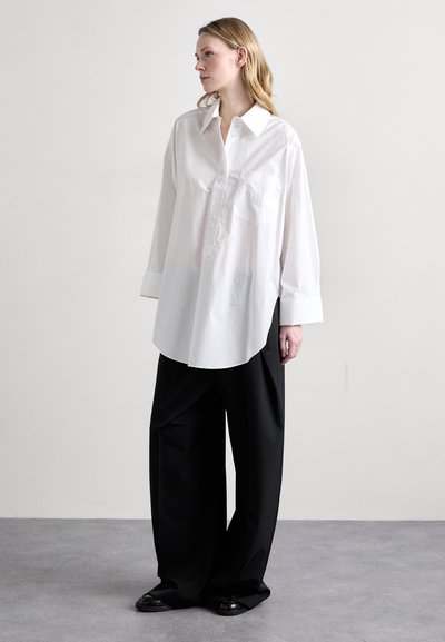 By Malene Birger MAYE - Bluza s gumbima - pure white