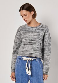Unselected, grey