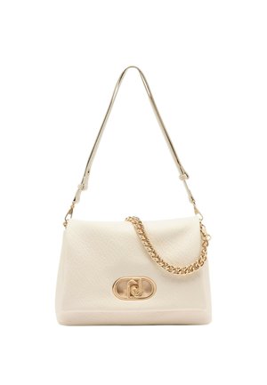 Borsa in pelle bianca con una forma strutturata, dotata di una tracolla in catena dorata e una chiusura con logo dorato. La superficie testurizzata aggiunge dettaglio.