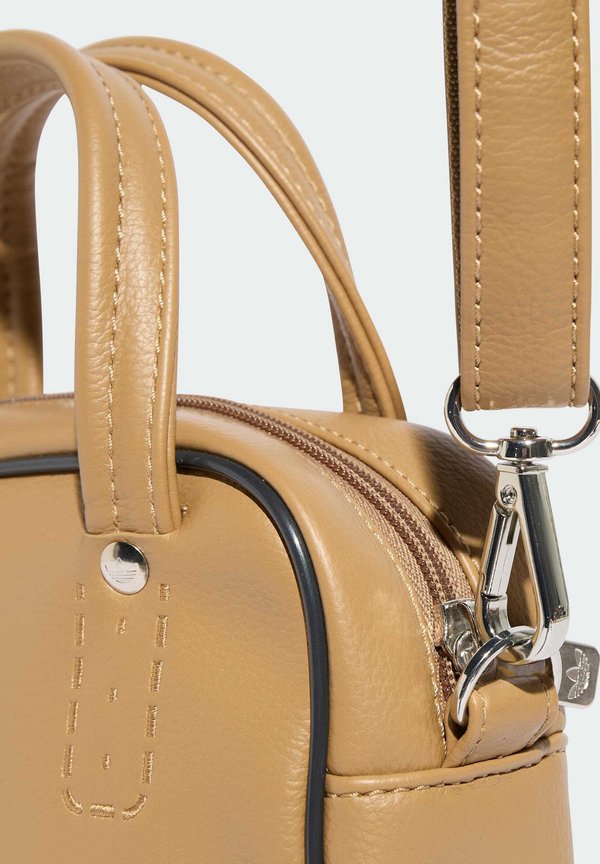 Handbag - cardboard4