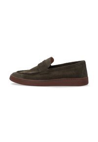 Braune Wildleder-Slipper mit flacher Gummisohle, gestickten Details und runder Zehenform. Einfaches Design, keine sichtbaren Beschläge oder Akzente.