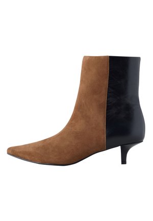 Next, REGULAR FIT - FOREVER COMFORT ALMOND TOE - Støvletter - tan brown suede mix