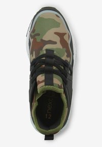 Next REGULAR FIT - Sportcipő - green camo