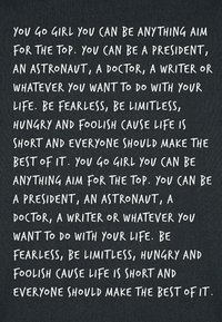 Crna pozadina s bijelim rukopisom koji ističe motivacijske fraze o ambiciji i osnaživanju, s različitim razmacima između redova.