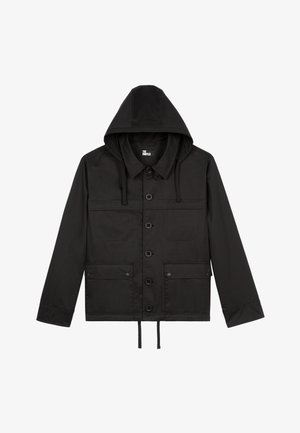 Veste noire en tissu, dotée d'une capuche, d'une fermeture à boutons et de deux poches avant. Cordon de serrage ajustable à l'ourlet. Design simple.