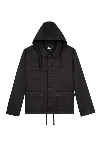 Schwarze Jacke aus Stoff, mit Kapuze, Knopfleiste und zwei Fronttaschen. Verstellbarer Kordelzug am Saum. Schlichtes Design.