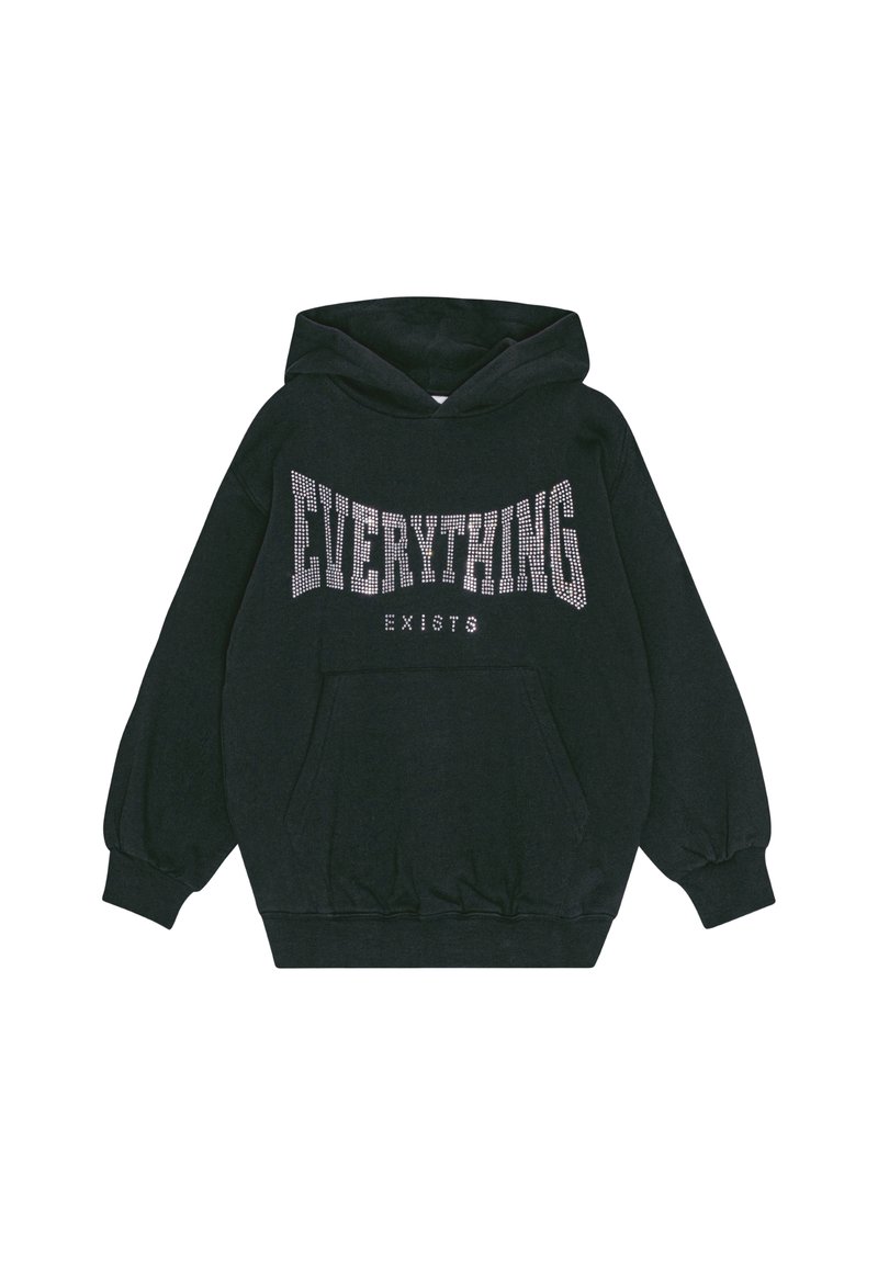 Musta huppari etutaskulla, jossa on valkoiset kimaltelevat tekstit "EVERYTHING EXISTS" kaarevassa muotoilussa. Pehmeä kangas, löysä istuvuus.