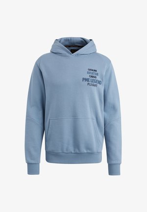 Svijetloplava dukserica od mekog pamuka. Ima prednji džep, rebraste manžete i otisnuti tekst na prsima u različitim fontovima i bojama.