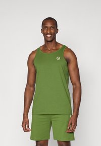 Grønn bomullstank topp og shorts-sett med rund hals, korte ermer og logo detalj på shortsen. Glatt tekstur og tettsittende design.