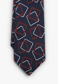 Corbata azul marino con un patrón geométrico de cuadros rojos y blancos sobre una tela texturizada. Forma slim con punta.