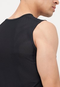 GripGrab ULTRALIGHT SLEEVELESS BASE LAYER - Unterhemd/-shirt - black