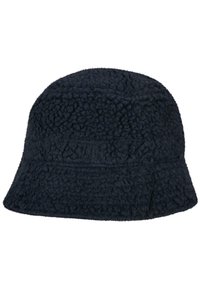 Sort bøttehat lavet af tekstureret fleece-materiale, med en bred skygge og et subtilt præget logo langs båndet.