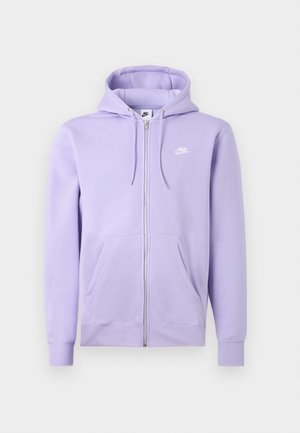 Sweat à zip violet en matériau doux, avec une poche frontale et le logo Nike blanc sur la poitrine gauche. Design sobre, capuche ajustable.