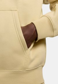 Nike Sportswear SOLO - Tröja med dragkedja - gold white