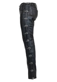 Zwarte leren broek met zijgespen, voorzien van een gladde textuur en een slim fit. Opvallende details zijn onder andere meerdere zilverkleurige hardware accenten.