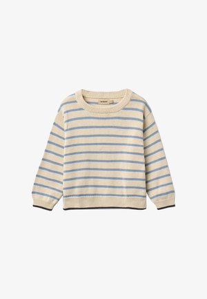 Beżowy sweter dzianinowy z jasnoniebieskimi poziomymi paskami, prążkowanym okrągłym dekoltem, mankietami i krawędzią, z małą metką marki WHEAT wewnątrz kołnierza.