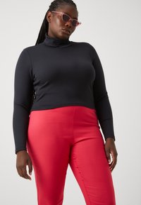 ONLY Carmakoma CARLILA KNICKERS - Šortai - viva magenta