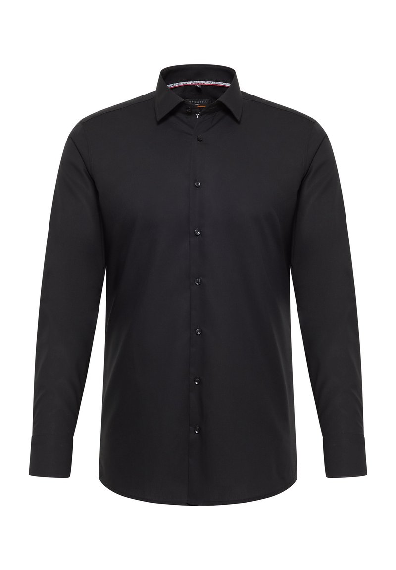 Zwart shirt met lange mouwen gemaakt van gladde stof. Voorzien van een knoopsluiting aan de voorkant, een klassieke kraag en manchetten met één knoop. Subtiele stiksel details.