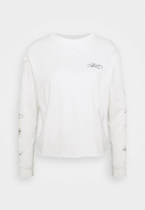 Bílý crop top s dlouhým rukávem s malým logem "ROXY" na hrudi a jemnými černými lineárními motivy na rukávech.