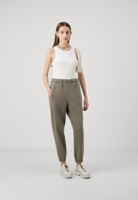GAP Joggebukse - greenish grey