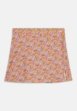 Fargerik skjørt med geometrisk mønster med fiskebein-design i oransje, rosa, grønn og blå, med flat livlinje og utsvingt form.