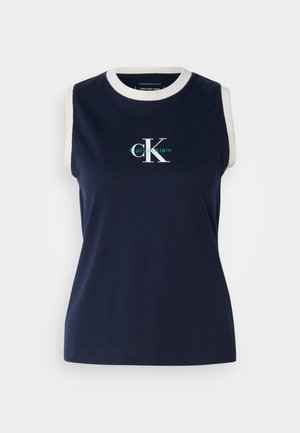 Navy ärmelloses Baumwolloberteil mit einem weißen gerippten Kragen, das ein grünes und weißes "Calvin Klein"-Logo auf der Vorderseite zeigt. Glatte Textur.