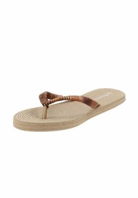 Chancla marrón y beige con tira trenzada y suela texturizada. Presenta un separador metálico en el dedo y un diseño plano para uso casual.