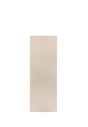 Beige rechteckige Yogamatte mit dezent eingeprägtem Logo in der Nähe der oberen Mitte, flach auf weißem Hintergrund liegend dargestellt.