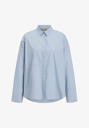Lyseblå langærmet skjorte med knaplukning og spread krave, lavet af bomuld, med et strømlinet design og afrundet kant.
