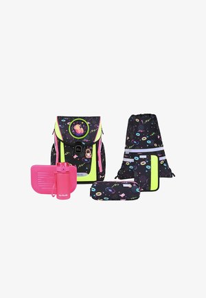 Set zaino scolastico nero e rosa neon con motivi a tema spaziale, comprensivo di bottiglia, pranzo, astuccio e sacca con coulisse.