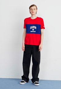 Champion Rochester BOOKSTORE CREWNECK - Tričko s potlačou - red/blue