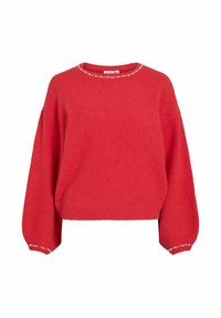 Maglione rosso con texture, dal design corto e maniche larghe. Accenti di perline lungo il colletto e gli orli delle maniche aggiungono dettagli.