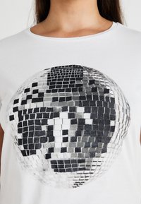 Noisy May NMNATE DISCO  - T-shirt imprimé - bright white