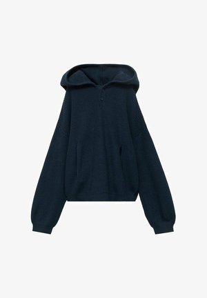 Temno modra pletena kapuca z gumbnim izrezom, širokimi rokavi in dvema sprednjima žepoma. Ima teksturiran zaključek in sproščen kroj.