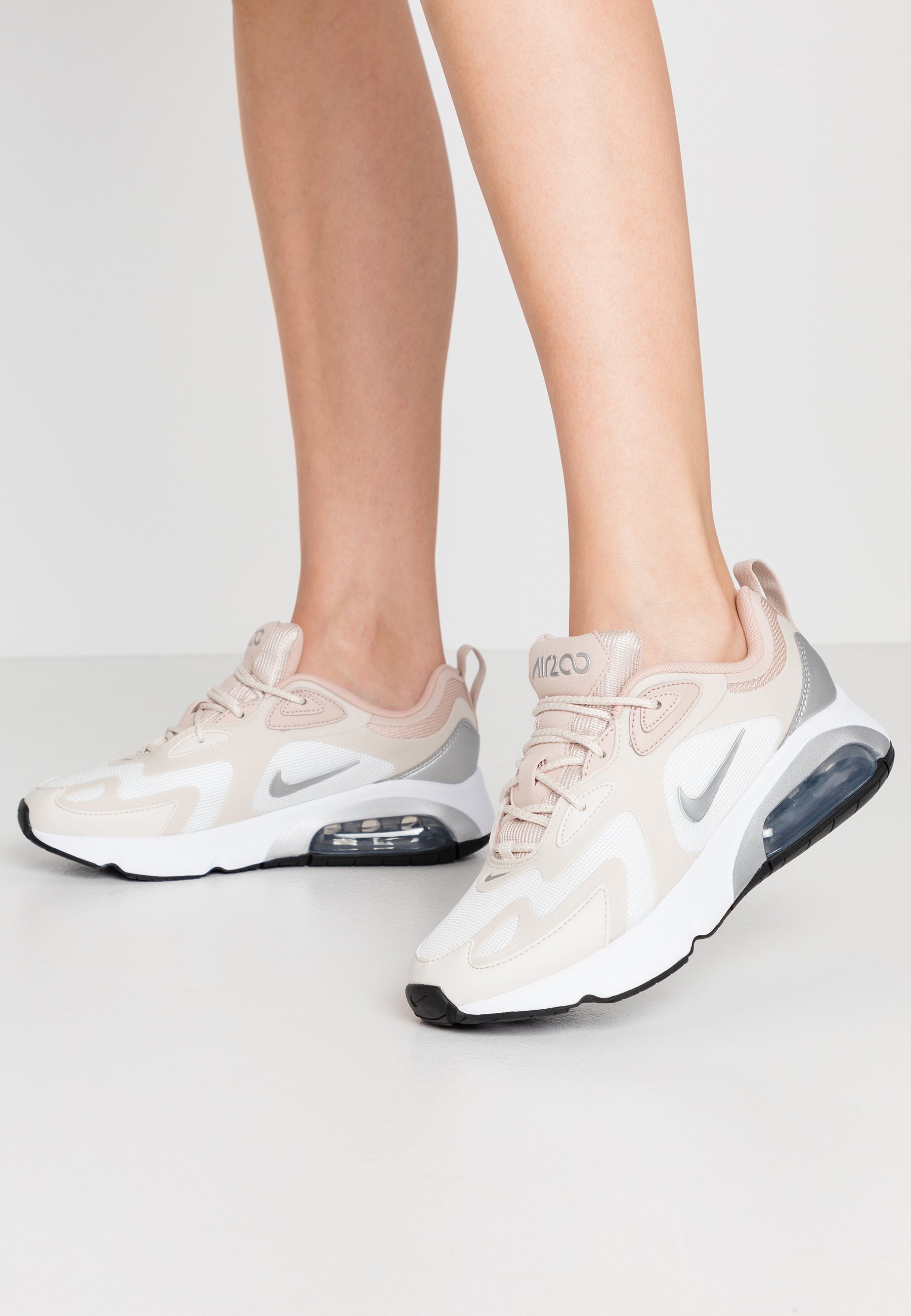 nike air max 200 sneakers in beige and silver