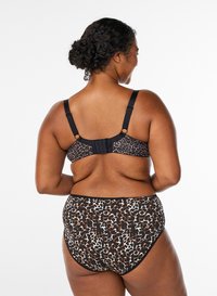 Reggiseno stampa leopardo nero e marrone e slip coordinati a vita alta, con spalline regolabili e chiusura con gancetti sul retro.